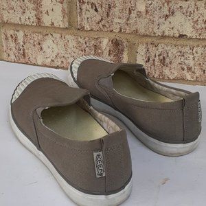 Keen women's 10 Gray / Green  Slip On
